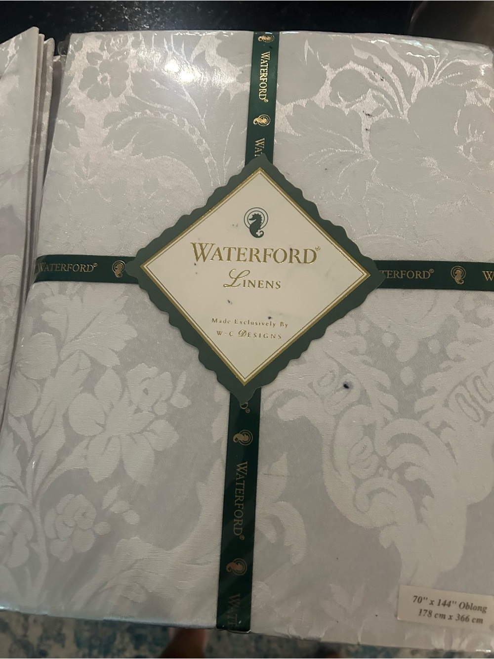 WATERFORD LINEN- NEVER USED: 1 tablecloth(NWT), 6 placemats, 12 napkins